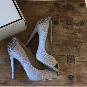 Simply Vera Wang Textile/leather studded pumps 9.5